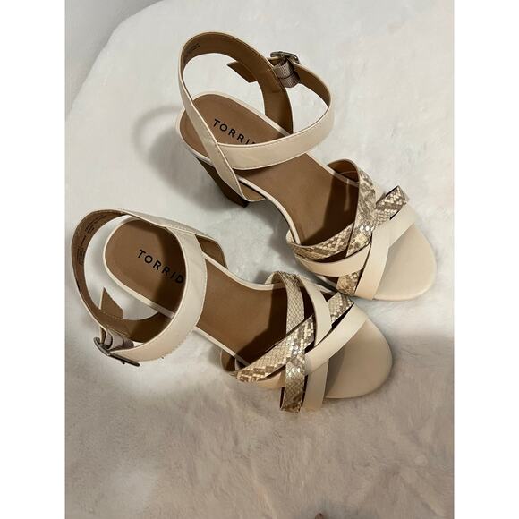 Torrid Strappy Block Heel Sandals Beige 11W - Picture 2 of 7